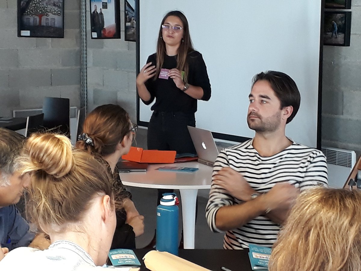 Cite_Ressources's tweet photo. Rencontre régionale #paca #renouvellement_urbain et cohésion sociale #PoV, de @Cite_Ressources, présentation du jeu "Rénov' ton quartier" par Lucille Munch et premières expérimentations. https://t.co/FIprBBhs00
