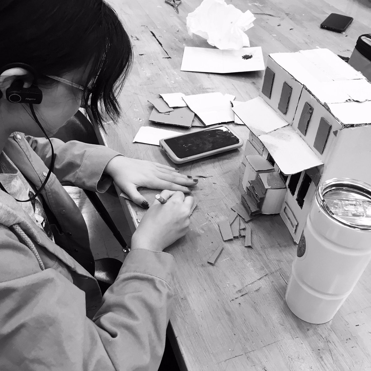 nchsvisualarts's tweet image. Taking a walk around and spot some historic looking apartments 🍁🧡 #nchsvisualarts #3Dart #applieddesign #cobbartrocks #artsedga #artteacher #arteducator