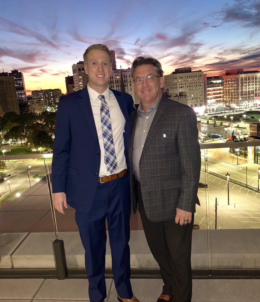 EMU_Golf's tweet photo. Great evening last night at The Detroit Athletic Cub recognizing &amp; celebrating our 4.0 Student Athletes. Men's Golf representative &amp; 4.0 Student-Athlete is Tyler Rayman. @DAC_Detroit @EMUAthletics #ChampionsBuiltHere https://t.co/kwyjBhQVzf