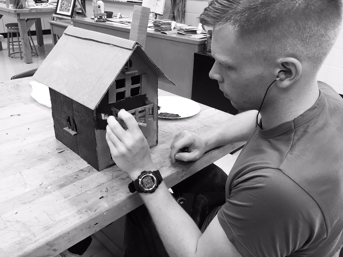 nchsvisualarts's tweet image. Something spooky in the making... 👻 #nchsvisualarts #3Dart #applieddesign #cobbartrocks #artsedga #artteacher #arteducator