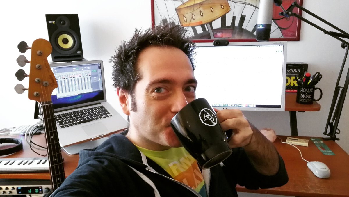 enricogaletta's tweet image. Full day of Skype lessons 👨‍🏫, asian times are the challenging ones to schedule but with a mug full of espresso nothing is impossible 😁 plus it's easy to enjoy the fall sunset 🍁😊. Need help? Here I am #bassteaching #skypelessons #bassclass #learnbass #fallmornings #honor8pro