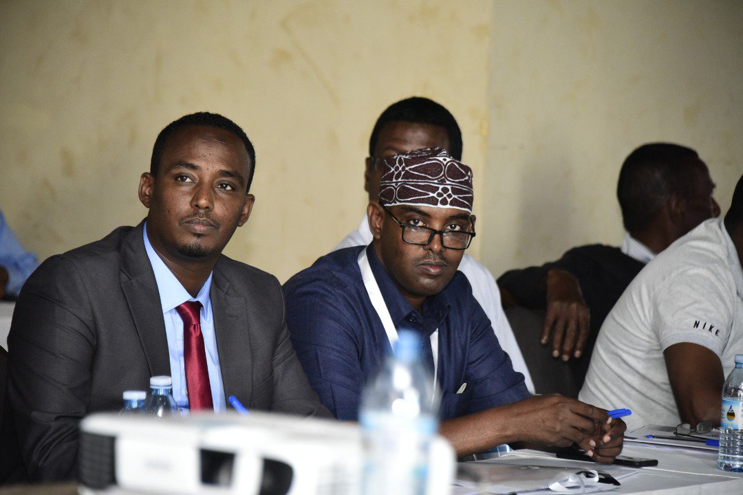 husseinsain1's tweet photo. Deputy Speaker @JacobOulanyah
presenting a paper on "How to avoid turning the process of Legislative oversight into a tool of harassment/victimisation" in a workshop of Memebers of Parliament from three legislative states of Somalia. The workshop is on-going at SKYZ Hotel Naguru. https://t.co/Nx1czg5pQ4
