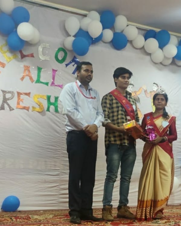 SyadwadT's tweet image. Fresher&apos;s party was organized for all the first-year students of SIHER on 11th Oct.
#education #college #freshers2k19🔥
#syadwadinstitute