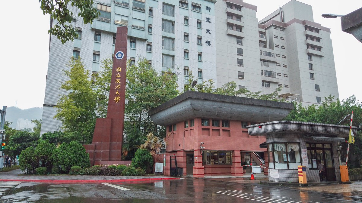 PraeHsu's tweet image. (1) เทรดนี้จะมาเล่าเรื่อง National Chengchi University หรือ NCCU หรือเจิ้งต้า มหาลัยที่ตั้งอยู่ชานเมืองไทเปที่เรามาเรียนป.โทและเพิ่งจบออกมาจ้า ซึ่งที่นี่เป็นมหาลัยรัฐที่มีคณะอินเตอร์เยอะมาก สัดส่วนเด็กต่างชาติก็เลยเยอะตาม 

#เรียนต่อไต้หวัน #รีวิวไต้หวัน