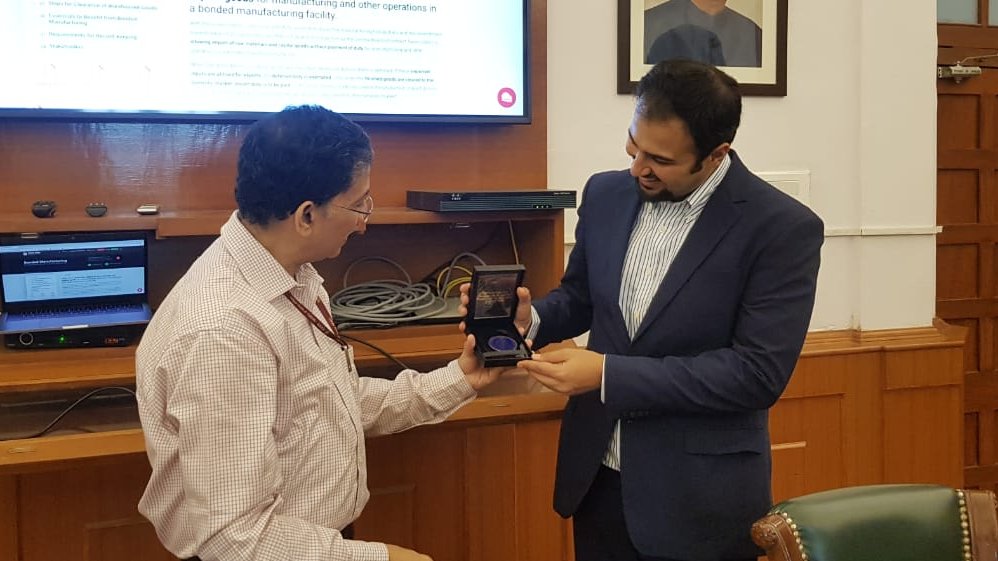 In a move towards #DigitalIndia- <a href="/cbic_india/">CBIC</a> launches a SINGLE digital application form to set up bonded warehousing and manufacturing in India! Read more and Apply NOW! bit.ly/33ugxkX