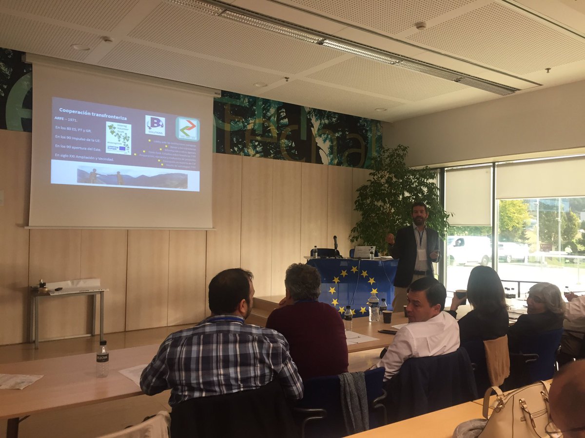 linuras2's tweet photo. Experiencia de cooperación transfronteriza en el contexto de latinoamericano presentado por José María Cruz de @ARFE_America a las delegaciones de #peru #bolivia #ecuador #argentina #brasil #paraguay del proyecto @Innovact_eu @Spatial4sight @TechGroup89 @CompetiGroup @tecnalia https://t.co/kc7aLAw5sC
