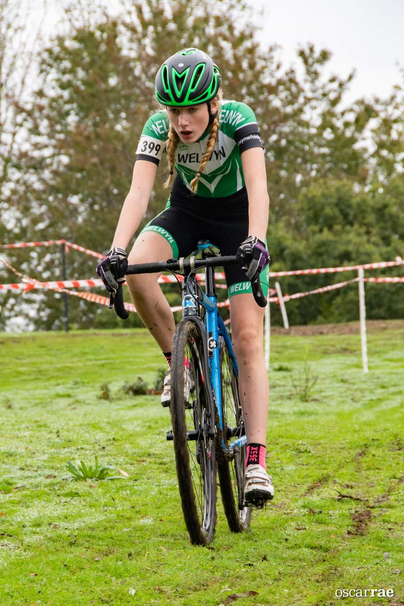 zoeallsop's tweet photo. @TheMisbournePE @TheMisbourne @gllsf great couple of weeks for Lucy, who won a round of the Eastern CX League last weekend, 2nd in the Central Region CX this weekend. Looking forward to the @IrvineBeachCX in a couple of weeks! #cx #cxracing #gllsportsfoundation #welwynwheelers https://t.co/Tm2onUgRFm