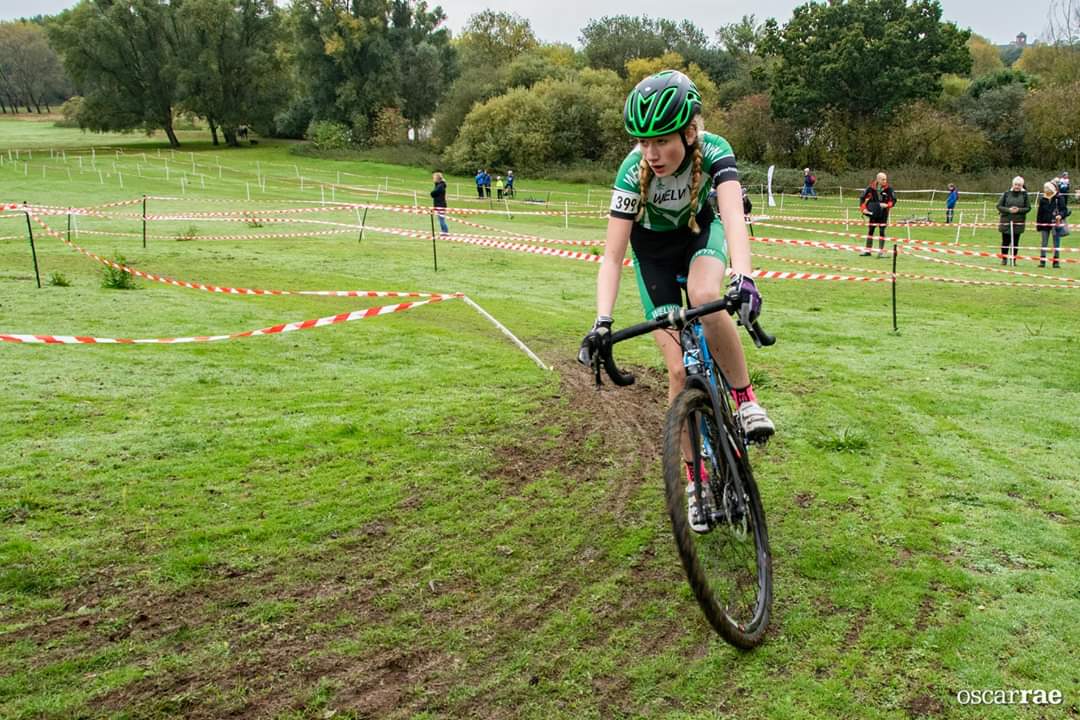 zoeallsop's tweet photo. @TheMisbournePE @TheMisbourne @gllsf great couple of weeks for Lucy, who won a round of the Eastern CX League last weekend, 2nd in the Central Region CX this weekend. Looking forward to the @IrvineBeachCX in a couple of weeks! #cx #cxracing #gllsportsfoundation #welwynwheelers https://t.co/Tm2onUgRFm
