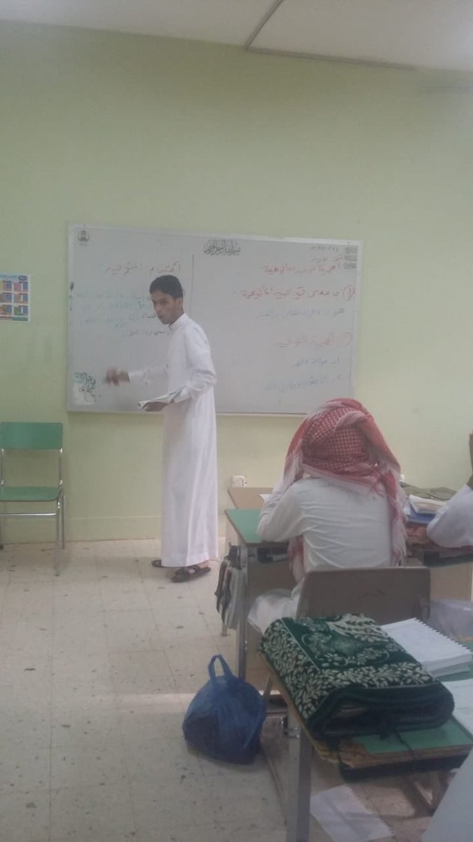 انطلاقا نحو المستقبل (أبناؤنا يعلمون ويتعلمون ) نفذ الأستاذ فانود الرويس. استراتيجية الطالب المعلم لطلاب الصف  الأول ثانوي مقررات بثانوية الداهنه ونفذ الدرس الطالب عبدالله الناصر .وبحضور قائد المدرسة الأستاذ تريحيب الثبيتي. 
@shaqraedu 
<a href="/khaledalshaban1/">د. خالد الشبانة</a>