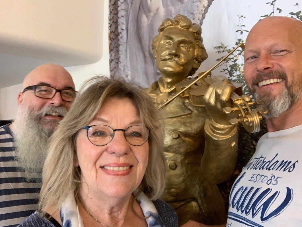 Die neue Episode ist da: 1975 gewann die gebürtige Steirerin Getty Kaspers mit ihrer Band Teach-In für die Niederlande. Überall wo es Podcasts gibt und auf mercicherie.simplecast.fm/5d248bea
#eurovision #nederland #WINNER #songcontest  <a href="/marcoschreuder/">Marco Schreuder 🐦</a> <a href="/bearvie/">Alkis Vlassakakis</a>