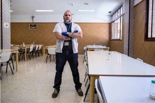 SJDsolidarios's tweet photo. Enrique es voluntario de San Juan de Dios desde hace cuatro años en #Granada. Para él, esta labor es muy gratificante, al saber que "se puede ayudar con una horas de tu tiempo libre". ¡Gracias, Enrique, por tu ejemplo! #SJDsolidarios @SanJuandeDios_ https://t.co/S1XtBZlTgb
