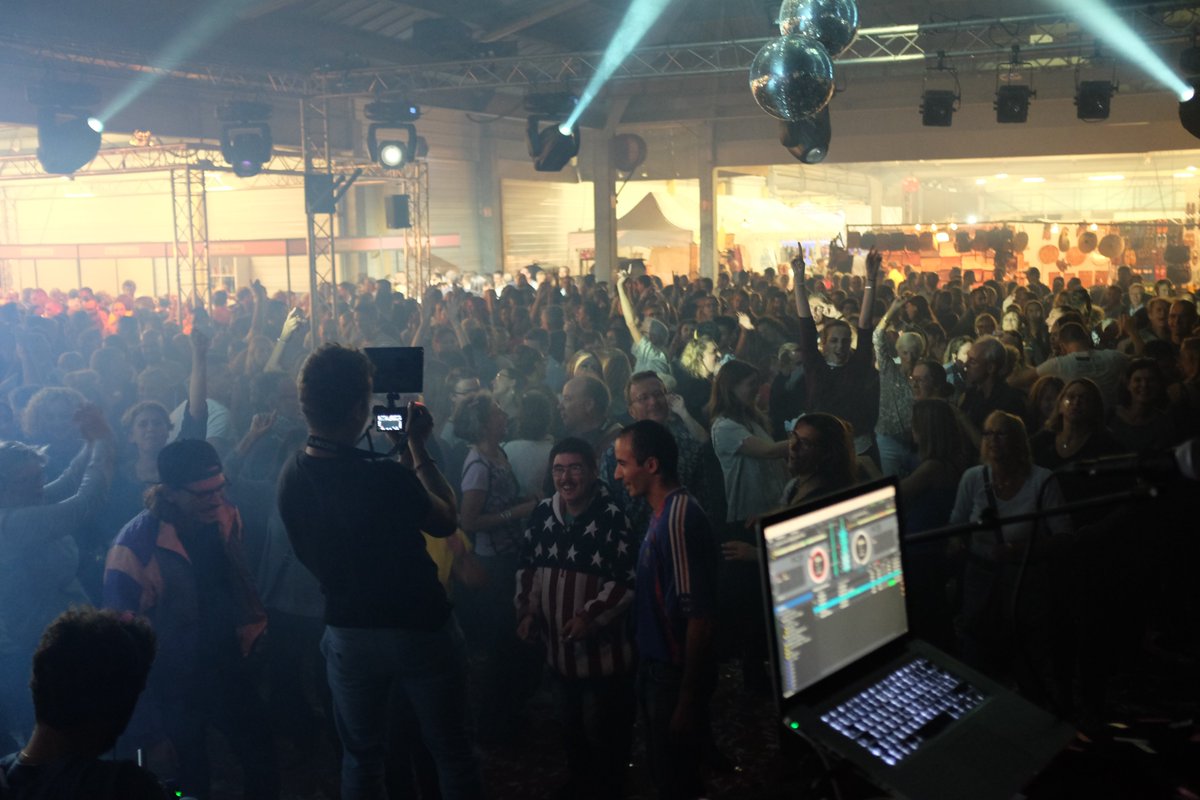 Foire de Montpellier (@foiremtp) on Twitter photo Mardi 15 octobre à la #FoireDeMontpellier, c'est la première nocturne !
Entrée gratuite de 19h à 21h : venez dîner, boire un verre en "mode Afterwork" sur la Terrasse Gourmande ! Le DJ <a href="/Olivierdarock/">Olivier Darock</a> vous accompagnera tout au long de la soirée ! Mardi 15 octobre à la #FoireDeMontpellier, c'est la première nocturne !
Entrée gratuite de 19h à 21h : venez dîner, boire un verre en "mode Afterwork" sur la Terrasse Gourmande ! Le DJ <a href="/Olivierdarock/">Olivier Darock</a> vous accompagnera tout au long de la soirée !
