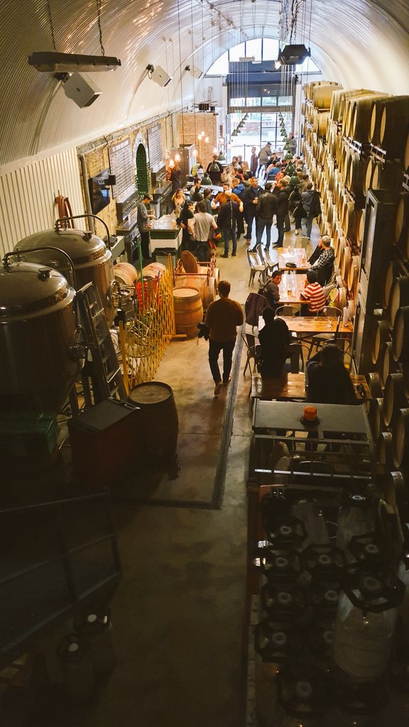 RelaxWithDax's tweet photo. A highlight of my weekend was doing the Bermondsey Beer Mile. The arches beneath the railway have been converted into craft breweries. Some are quite basic, others offer plenty of seating and even food. Going from one to the next is a great way to spend a day 🍺 #LondonLife https://t.co/ieseIqAsFY