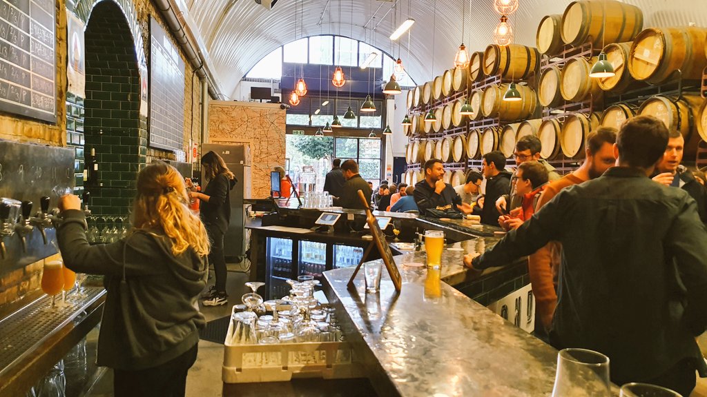 RelaxWithDax's tweet photo. A highlight of my weekend was doing the Bermondsey Beer Mile. The arches beneath the railway have been converted into craft breweries. Some are quite basic, others offer plenty of seating and even food. Going from one to the next is a great way to spend a day 🍺 #LondonLife https://t.co/ieseIqAsFY