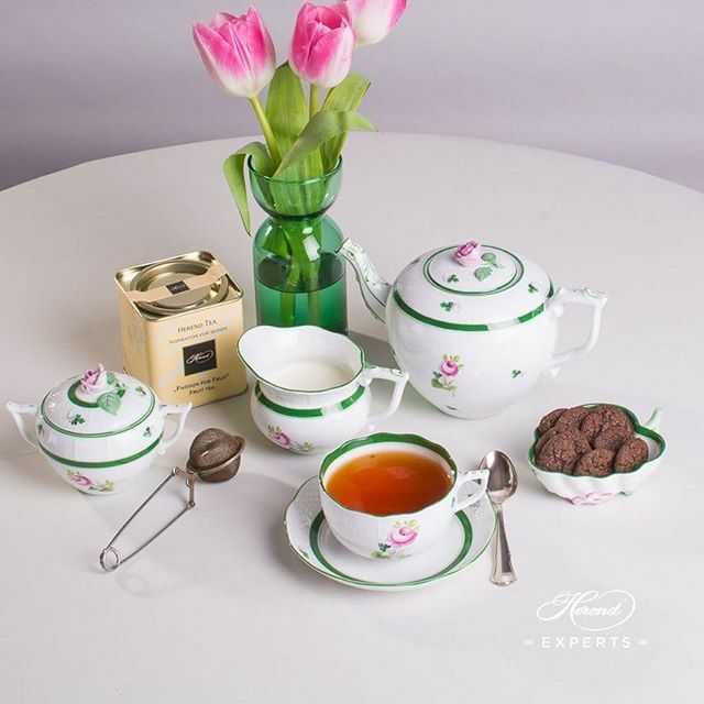 Teapot - Sevres Roses - Herend Experts