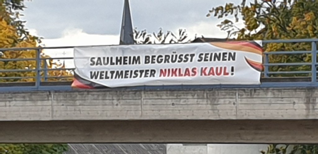 Saulheim's tweet photo. Banner zu Ehren von Zehnkampf-Weltmeister Niklas Kaul https://t.co/yoF85MV9mS https://t.co/JlevOVlee0