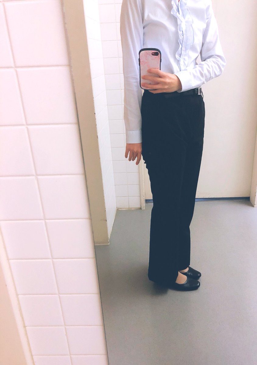 Suzu 就活ぺたんこ靴デビュー ヒールはヒールで好きだけど 就活はたくさん歩くからこそ歩きやすい靴がいい 選択肢がある喜び パンツスーツと合わせても思ったより見た目に違和感がなくて嬉しい Kutoo Suzu 就活ぺたんこ靴デビュー ヒールはヒールで好きだけど 就活はたくさん歩くからこそ歩きやすい靴がいい 選択肢がある喜び パンツスーツと合わせても思ったより見た目に違和感がなくて嬉しい Kutoo