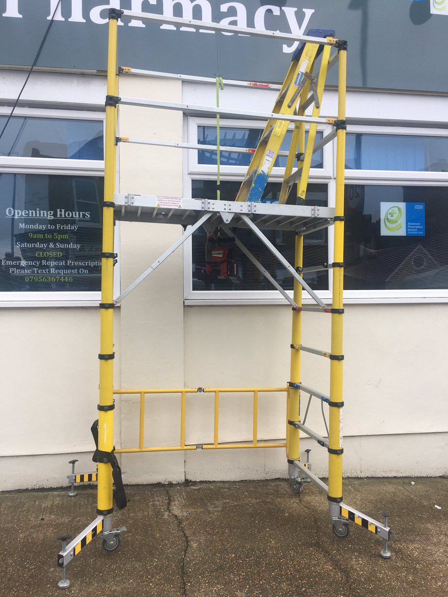 Doing some signage lighting for a pharmacy in wandsworth. Got the tower out today and always glad I did buy this piece of equipment. Wasn’t cheap but is always appreciated that we have it. #wandsworth #telescopictower #electriciantools #fibreglass #signlighting #electrician