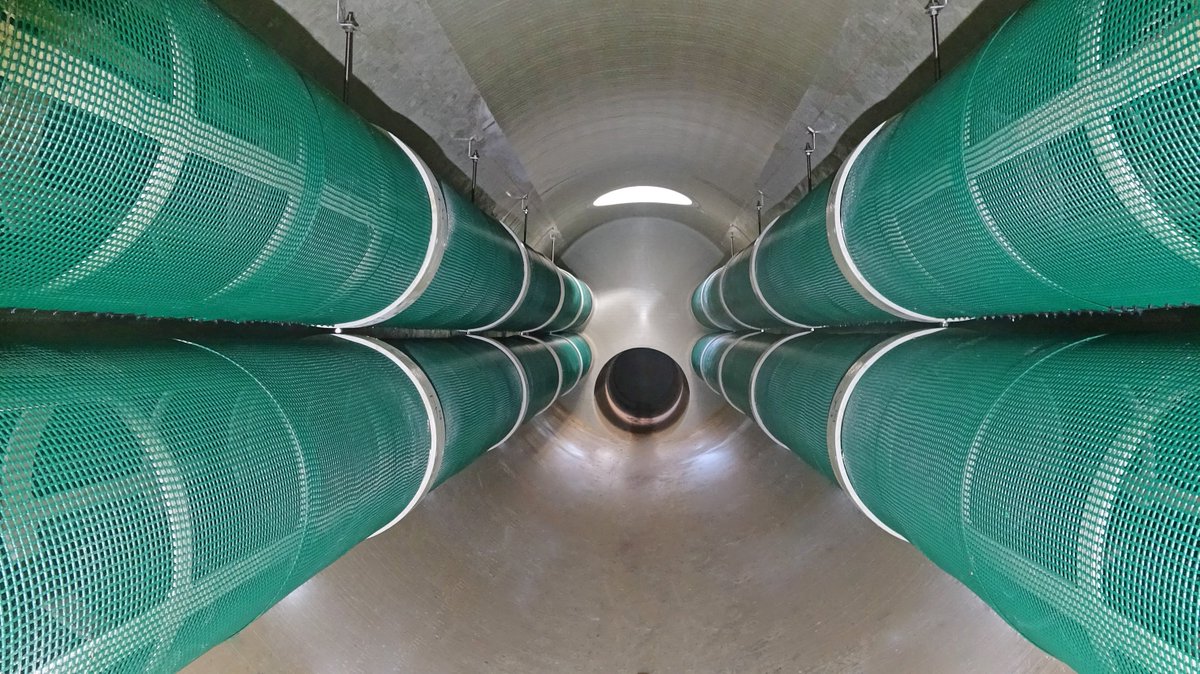 Here's to a clean #environment! In Thuringia (DE), a sewer system was upgraded with a 70m³ #GRP storage sewer DN2800 including #Amiscreen solids retention. The screening system consists of four circular elements DN600, adding up to a filter surface of 73 m².