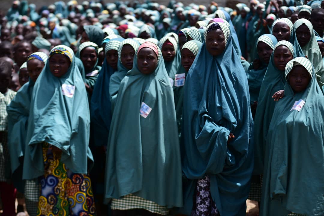 Mubarack_Umar's tweet photo. Alhaji Badamasi Burji, journalist/philanthropist, built a standard Nursery, Primary, Secondary and Adult Education schools for his village people in Burji, Dogowa Local Government Area of Kano State — FREE!!!

The schools registered 4,000 students yesterday who are to study free. https://t.co/FdJ2VYnJuP