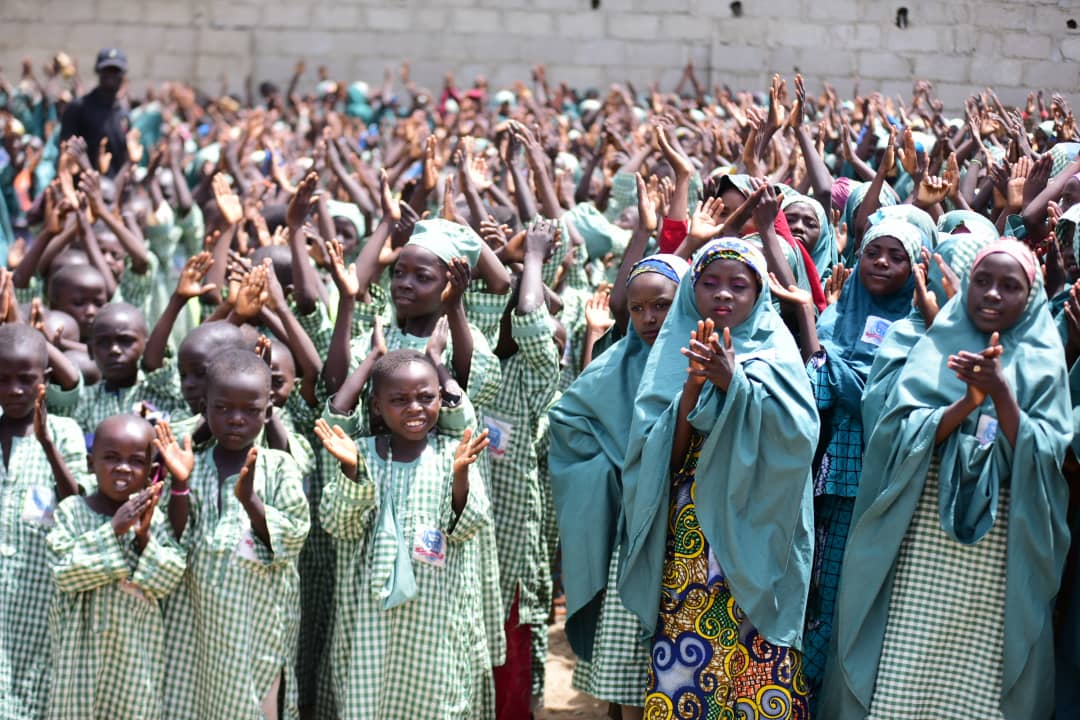 Mubarack_Umar's tweet photo. Alhaji Badamasi Burji, journalist/philanthropist, built a standard Nursery, Primary, Secondary and Adult Education schools for his village people in Burji, Dogowa Local Government Area of Kano State — FREE!!!

The schools registered 4,000 students yesterday who are to study free. https://t.co/FdJ2VYnJuP