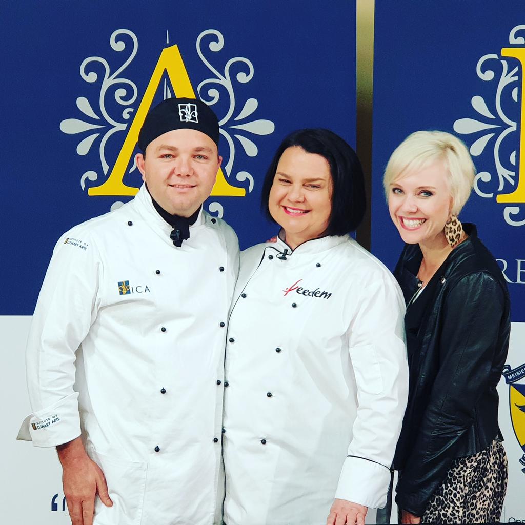 SkoleKook's tweet image. Beoordeelaars van Skole Kook. #SkoleKook #cookingprogram @viatv @willow_creeksa @funkyouma @TruCapeFruit @InstituteIca @nulaidza  @DeeghuysTweet @bio