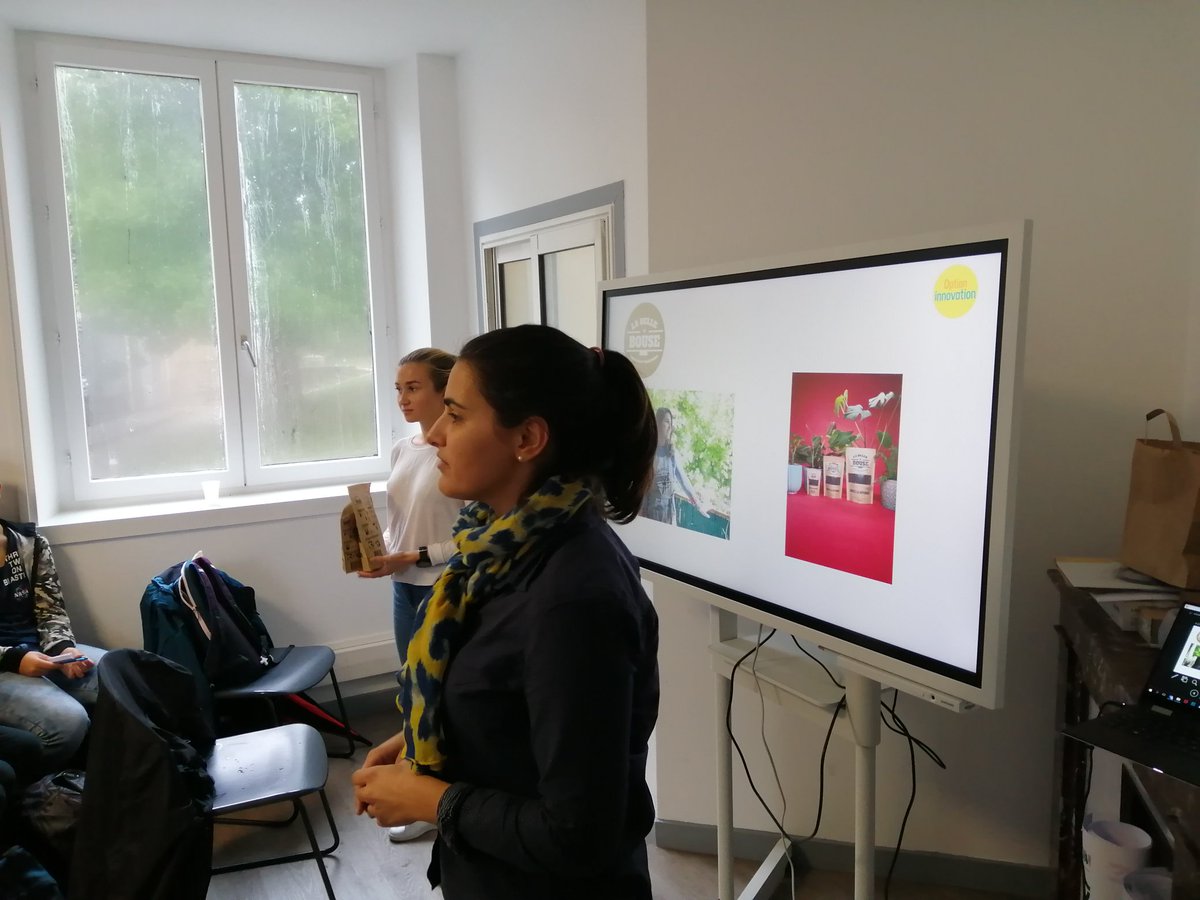 Manu_Incub's tweet photo. [#optioninnovation] Ce matin nous accueillons des #lycéens et #collégiens afin de leur faire découvrir l'incubateur et rencontrer des entrepreneurs ! Merci à @nosc @PedaleurClub @LaBelleBouse #plusse #CaspuledArtiste #intrépide pour vos partages d'expérience ! 
#entrepreneuriat https://t.co/rs40wlb5HW