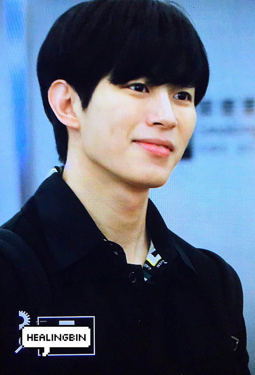 191015 하네다 도착 #HONGBIN #홍빈 <a href="/RedBeans93/">t</a> 이렇게 밝고 상큼하게 인사해주는 거 너무 예뻐요 기분이 최고 좋아요😁