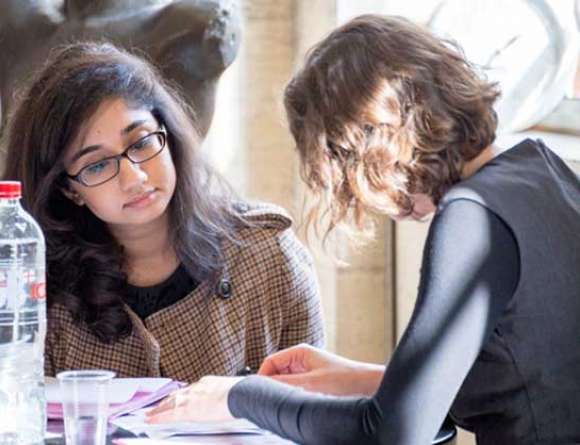 thegrbteam's tweet photo. Today!! Brush up on your interview technique and perfect your CV in free workshops and presentations at The London Graduate Fair. Over 35 graduate recruiters 🙌 https://t.co/JGn55DwJDj
#LondonGradFair #graduates #jobs #careers https://t.co/kfS0N1CaLn
