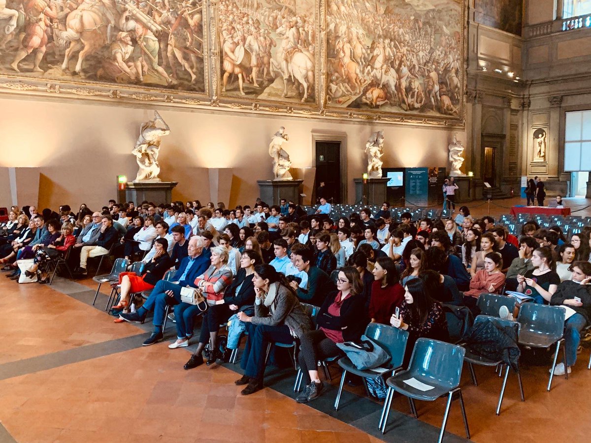 AI_x_IA's tweet photo. L’obiettivo è rendere consapevoli i ragazzi che per affrontare le sfide future è possibile usare strumenti informatici come l'#AI e che la conoscenza dei linguaggi è la strada per governarli e non subirli.
@anjonikigo, Prof Laboratorio di Informatica #GobettiVolta
#voceAIragazzi https://t.co/5cFosJpDpC