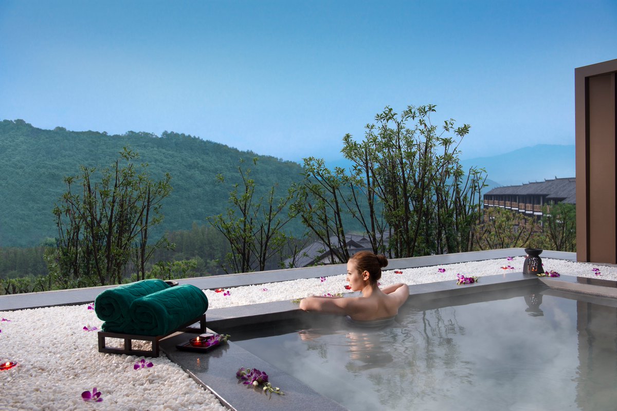 Congratulations to Banyan Tree Spa for attaining 'TTG Travel Hall of Fame' at the recent TTG Travel Awards 2019 Ceremony for the fifth consecutive year, after clinching 'Best Spa Operator' Award for ten consecutive years.

#BTExceptional25 #BanyanTreeSpa