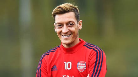 Happy birthday Mesut Ozil. Hoping that you feature at some point and play well. 