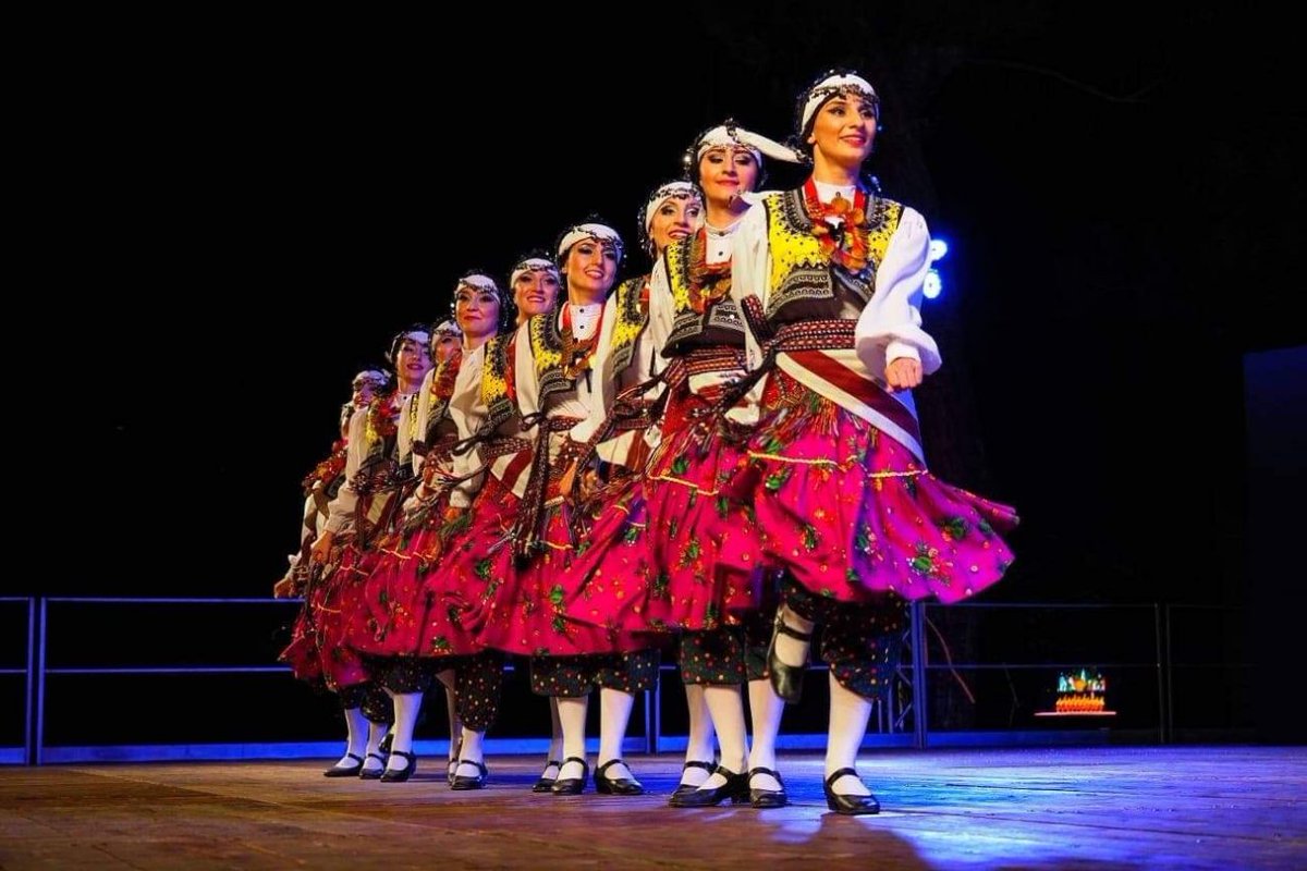 gruppopdmarche's tweet photo. Appena approvata la legge regionale per la valorizzazione del festival internazionale del folclore "Terranostra" di Apiro! La legge, che vede come primo firmatario il Consigliere Enzo Giancarli, ha anche trovato l'unanimità dei voti tra i presenti in aula! https://t.co/dMgRpCE8vy