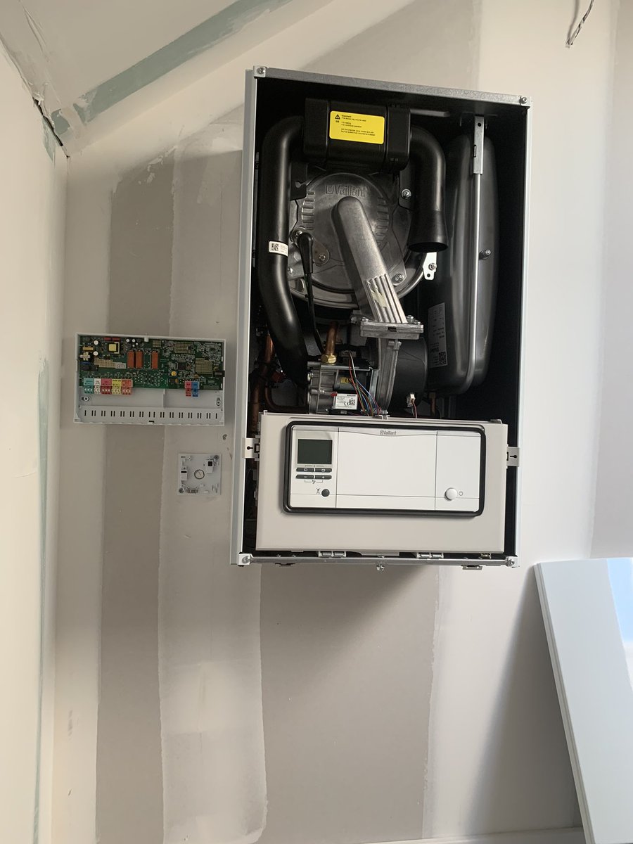 seanbrownplumb's tweet photo. When it comes to work this is kinda my happy place.... #vaillant #advance #heatingengineer #installationengineer #boilers #best #systemboiler #splan #vsmart #highstandards #professional @vaillant.uk https://t.co/X1yeYSZhC9