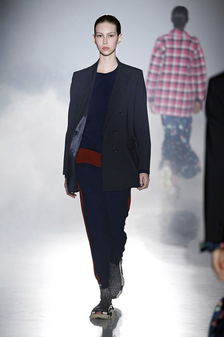 The core basics of any wardrobe • FW19/20 ✨ #leborgabala #leborgabalaFW1920 #catwalk #fashionshow #autumn #winter #cool #knitwear #color #cold #colors #weather #fashionstyle #womenwear #FW1920 #fallwinter1920