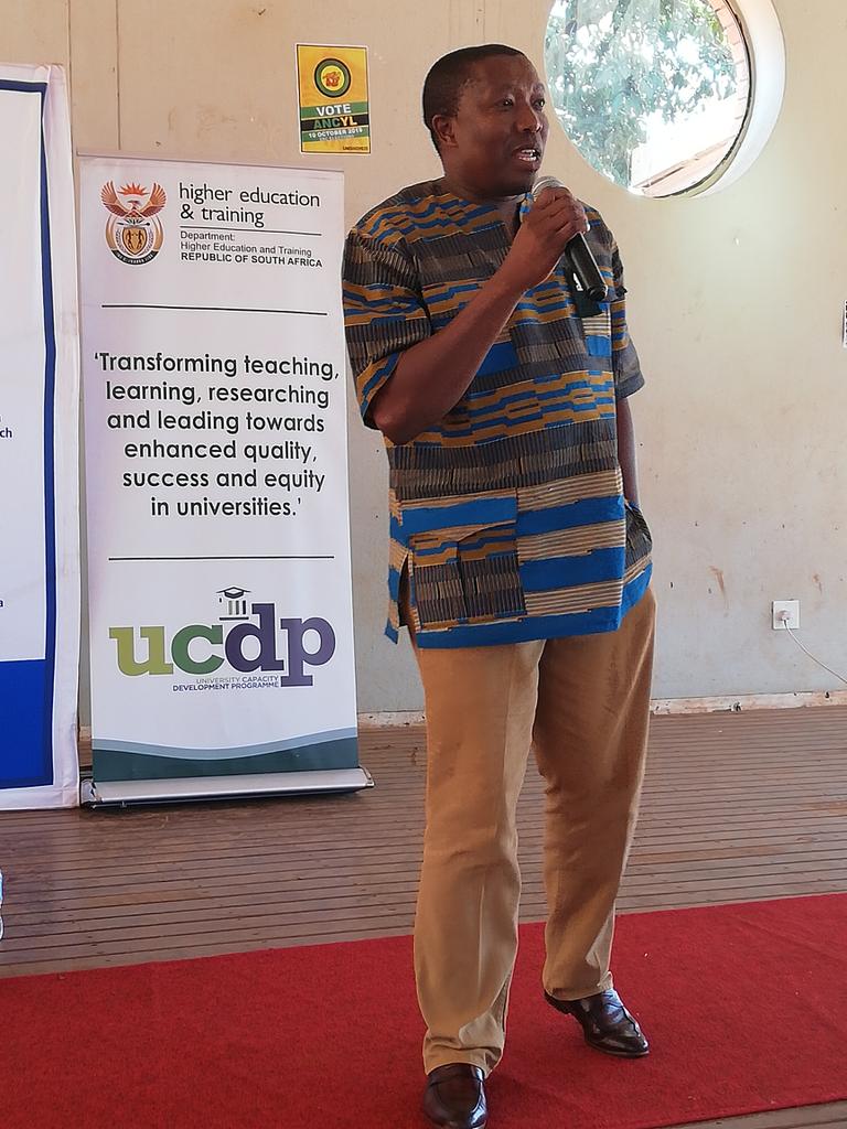 EDHEOffical's tweet image. Mr Thabo Lebelo speaking on registering and protecting your idea. #SEW2019 #Beyondideas @Univenofficial