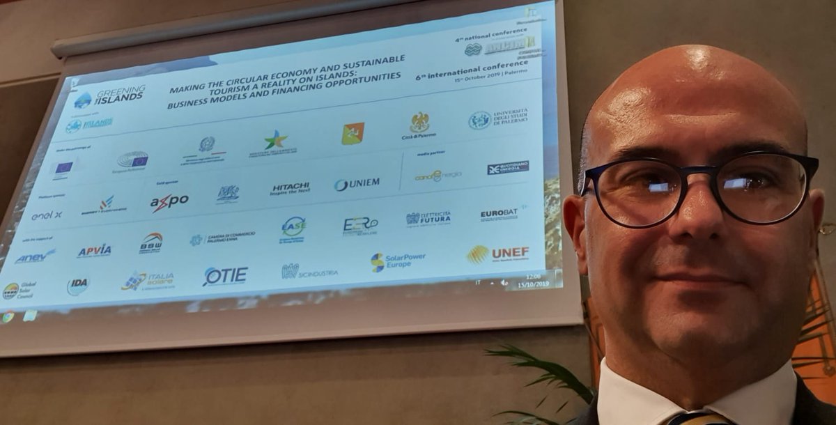 AnevEolico's tweet photo. "Molte le opportunità per lo sviluppo #eolico nelle isole italiane grazie al #DMFER1. Serve un nuovo modello che veda insieme la produzione da #FER la #mobilitàelettrica #smartgrid #accumulo #elettrificazione nelle isole". Il Presidente Togni @GTIslands #GTIPalermo2019 https://t.co/WTV5Fy6L4w