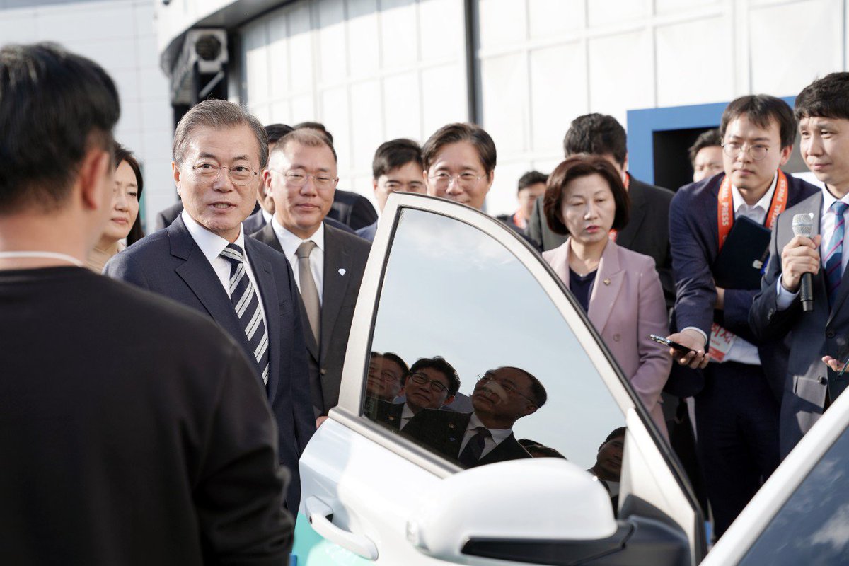 우리는 미래차에서 ‘세계 최초’, ‘세계 최고’가 될 것입니다.
미래차로 4차산업혁명시대를 선도하겠습니다.
우리는 새로운 기술 시대를 선도할 만큼 준비되어있고 열정이 있습니다. 국민들께서 응원해 주신다면, 머지않아 미래차 1등국가 대한민국을 반드시 보게 될 것입니다.
bit.ly/2IRQFrb