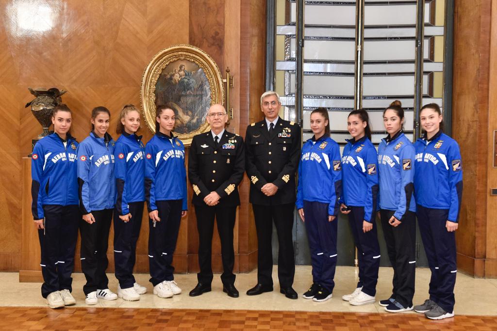 Historias de los Juegos (@historiasdlosjj) on Twitter photo El conjunto italiano de #GimnasiaRítmica, así como las gimnastas individuales #MilenaBaldassarri y <a href="/Agiurgiualex_15/">Alex Agiurgiuculese</a> pasan a forma parte de la Aeronautica Militar italiana <a href="/ItalianAirForce/">Aeronautica Militare</a>. Fueron recibidas por el alto mando antes de volver a los entrenamientos <a href="/ItaliaTeam_it/">ItaliaTeam</a> El conjunto italiano de #GimnasiaRítmica, así como las gimnastas individuales #MilenaBaldassarri y <a href="/Agiurgiualex_15/">Alex Agiurgiuculese</a> pasan a forma parte de la Aeronautica Militar italiana <a href="/ItalianAirForce/">Aeronautica Militare</a>. Fueron recibidas por el alto mando antes de volver a los entrenamientos <a href="/ItaliaTeam_it/">ItaliaTeam</a>