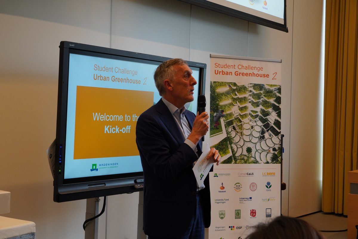 #UrbanGreenhouseChallenge | @ArthurPJMol welcomed the students and participants for the #UGC2. Students are challenged to develop an urban greenhouse located in Dongguan, China. Follow the live stream here:
youtube.com/watch?v=o_ro6Y…