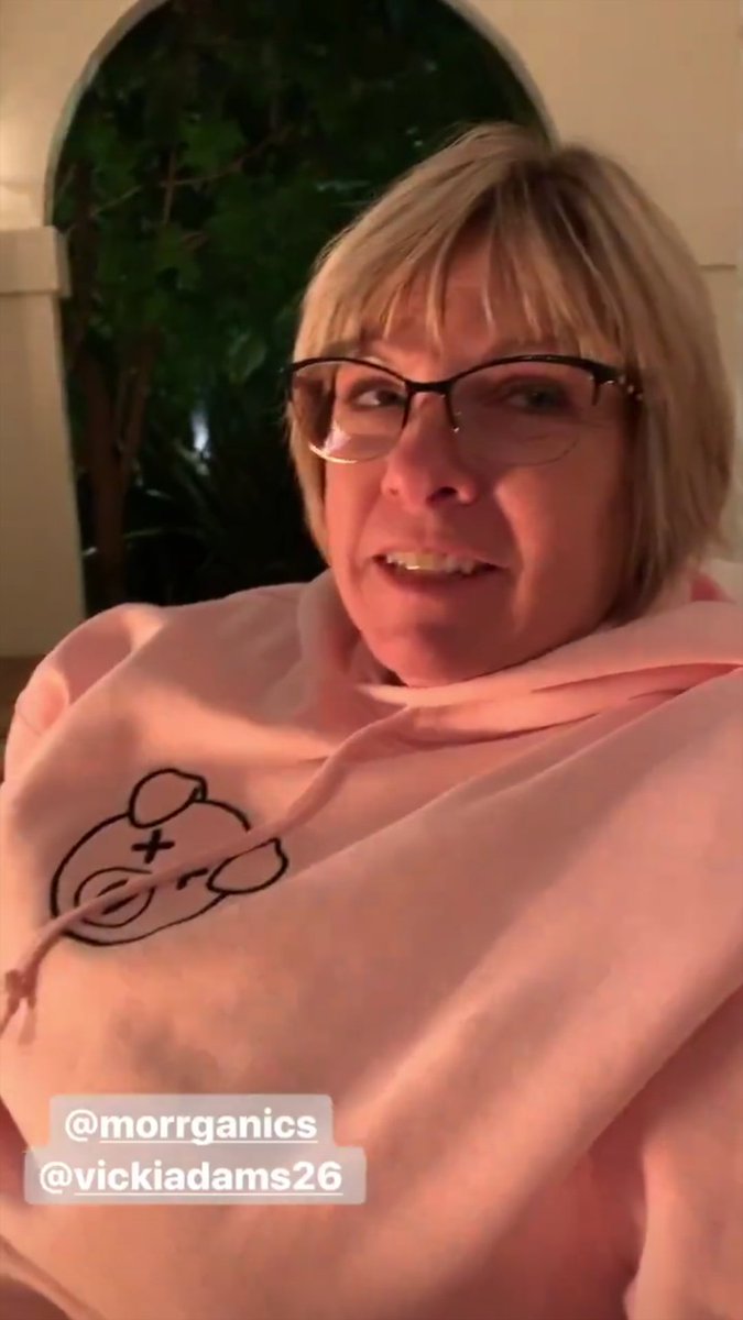 MissSmoakyArrow's tweet photo. New @shanedawson merch on his mother in law, @capturephotollc... and I can't literally wait! 😍🐷💓😭 @Ryland_Adams #shanedawsonmerch #JeffreeXShane #ShaneDawson https://t.co/RwsMHOfB1A