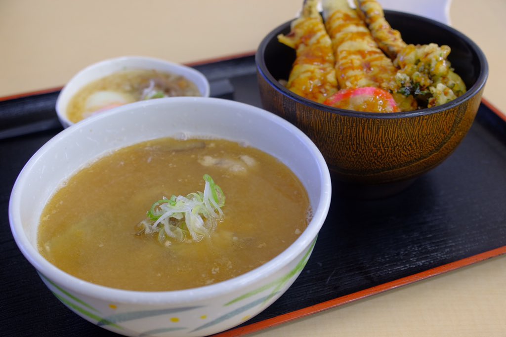 0831cabbageroll's tweet photo. 今日は富山～親不知まで。

開店時間に合わせて、
世界一美しいスタバで有名な
富岩運河環水公園へ。
店内も外から見たお店も
めちゃくちゃ綺麗!!

そのあとはひたすら進んで、
噂に名高い難所の親不知を超えて…
意外に短かった…笑

夕飯に名物のたら汁!!
汗冷えした体に染み渡りました… https://t.co/GtCEXZdYVp