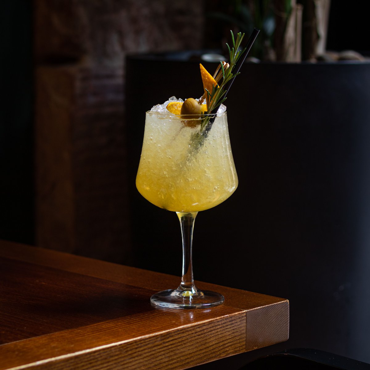 Why not join us at the bar for a refreshing cocktail before dining with us this evening 😍We have a wide range for you to make your way through. 
-
Call to book on 0141 406 9880 or visit bit.ly/2XOv50s