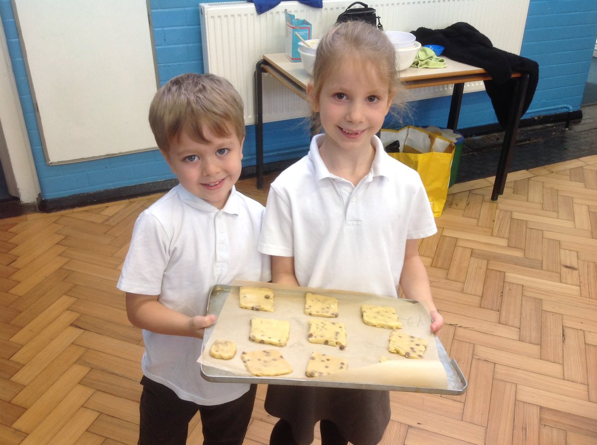 stirchleyschool's tweet image. Some very proud faces and the #cookies are ready for the oven 🍪#MathsDay #bakingchallenge