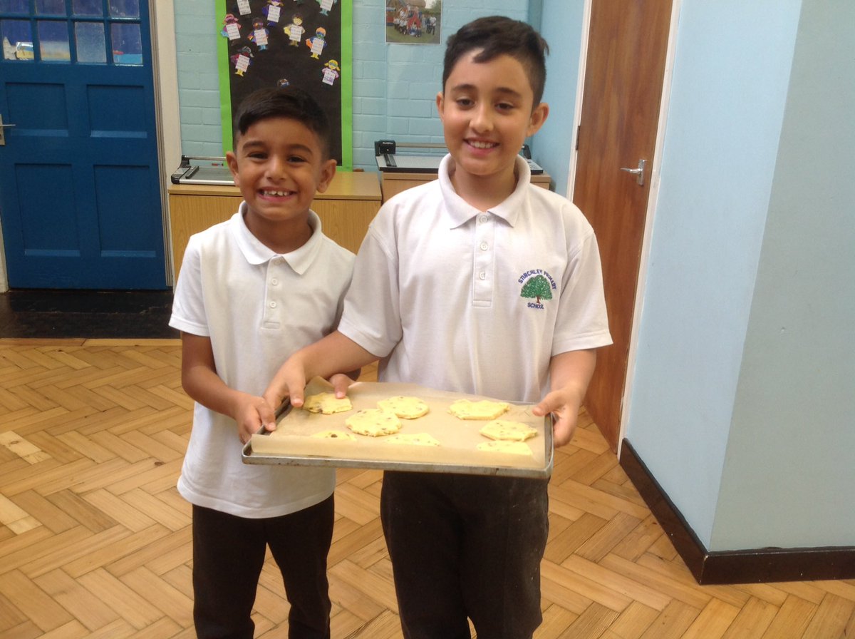 stirchleyschool's tweet image. Some very proud faces and the #cookies are ready for the oven 🍪#MathsDay #bakingchallenge