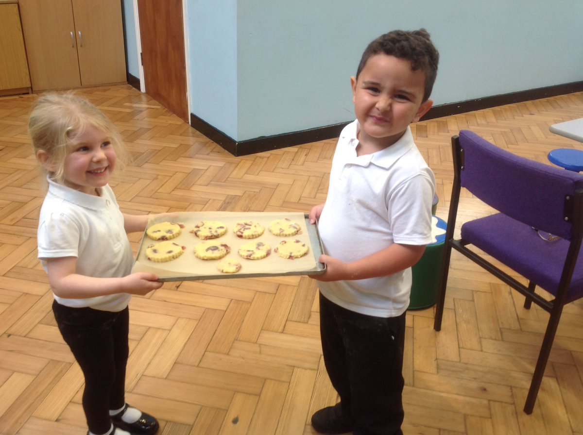 stirchleyschool's tweet image. Some very proud faces and the #cookies are ready for the oven 🍪#MathsDay #bakingchallenge