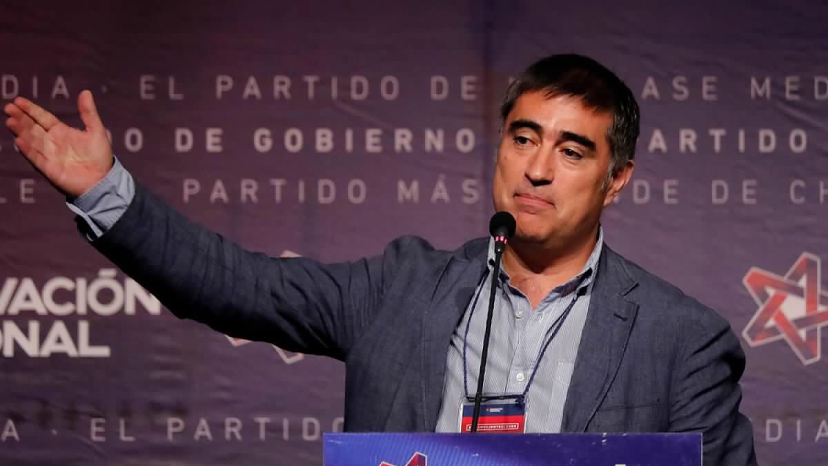 ¡Feliz cumpleaños Presidente <a href="/desbordes/">Mario Desbordes Jiménez</a> ! 🥳 

Los #JovenesJugadosPorChile saludamos y enviamos un afectuoso abrazo a nuestro líder de <a href="/RNchile/">Renovación Nacional 🇨🇱</a> y amigo, Diputado Mario Desbordes, quien día a día da la mejor de sí para representarnos 🇨🇱
¡Muchas felicidades! 🎂