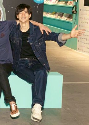 りょん Twitter પર 裕翔 ベストジーニスト殿堂入りっ おめでとうございます 台湾に行った時も 私服がデニムのセットアップ だったもんね 中島裕翔 ベストジーニスト
