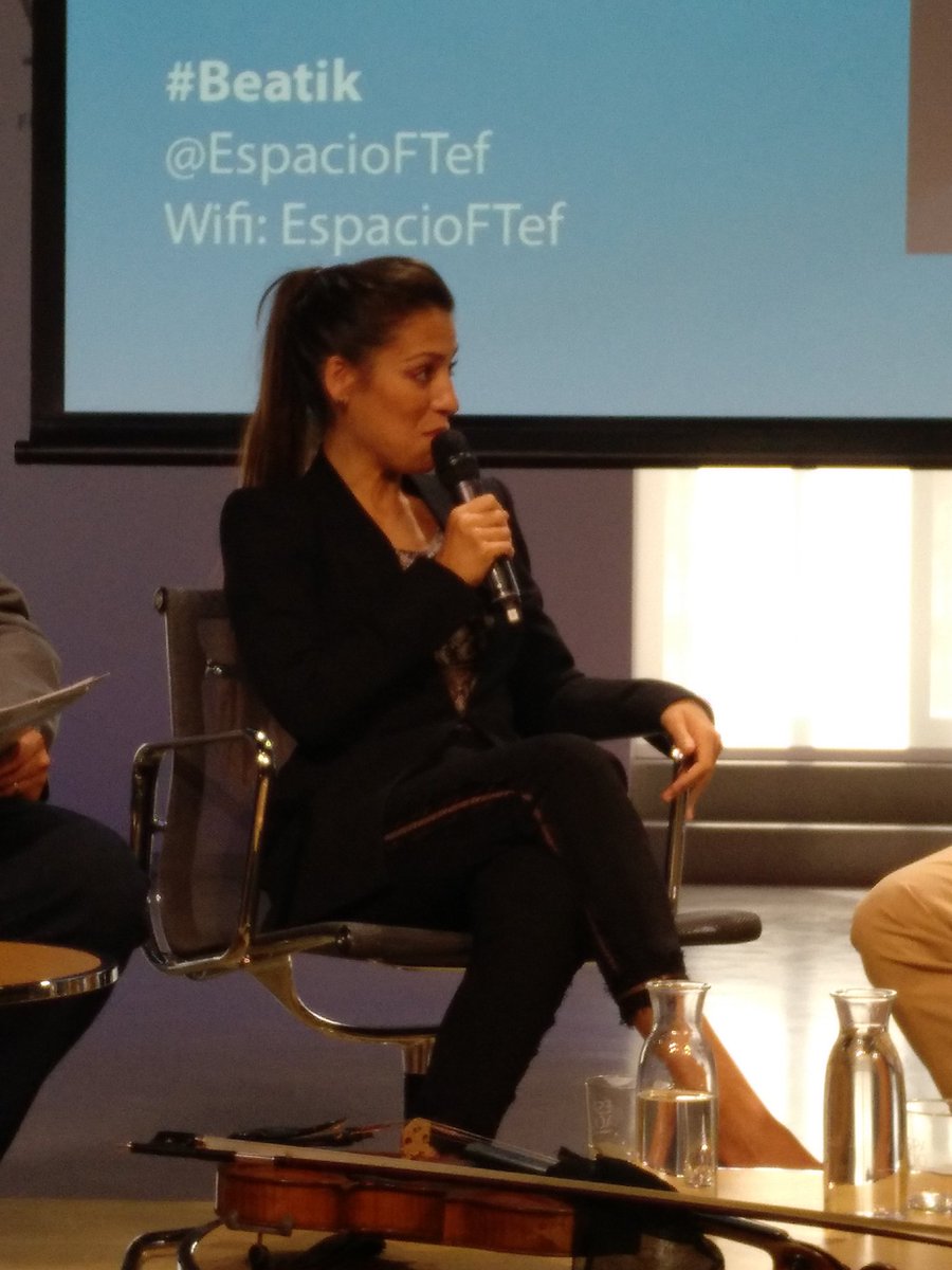 alexcalzadilla's tweet photo. Presentación de #Beatik aplicación para partituras digitales en @EspacioFTef La violinista @LeticiaMoreno_v usuaria de la misma comentando su experiencia. Ahora en streaming https://t.co/md1VUAb1gZ https://t.co/ObzX87DPCl