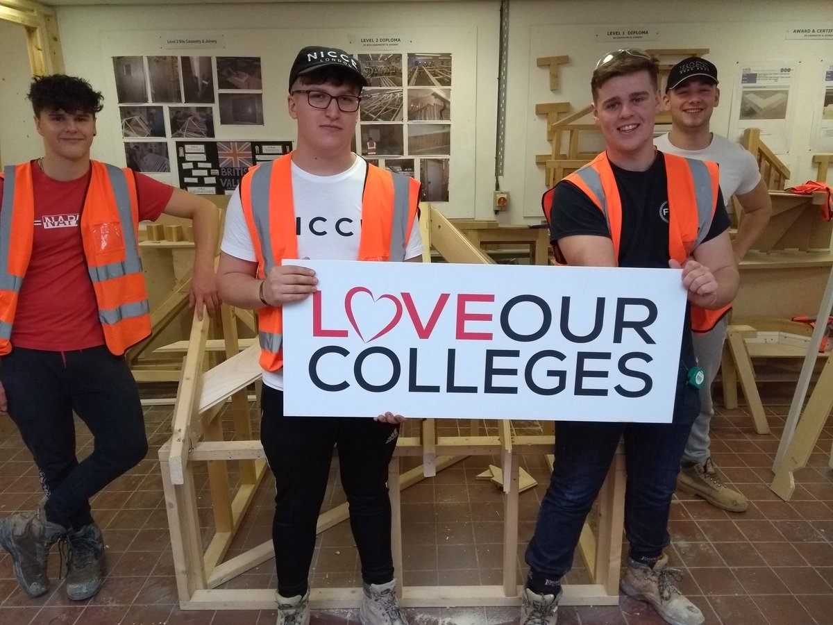 nncconstruction's tweet photo. I found next boy band in the Joinery site workshop this morning. Happy to #LoveOurColleges @nncconstruction @NNC_Worksop https://t.co/JXxCNjNGpa